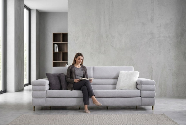 Sofá de lujo de tres plazas gris, mueble de salón de sofá de tres plazas con estructura de madera.