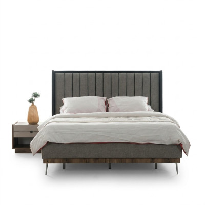 Juego de dormitorio gris de lujo con cama, 2 mesitas de noche y elegante conjunto.
