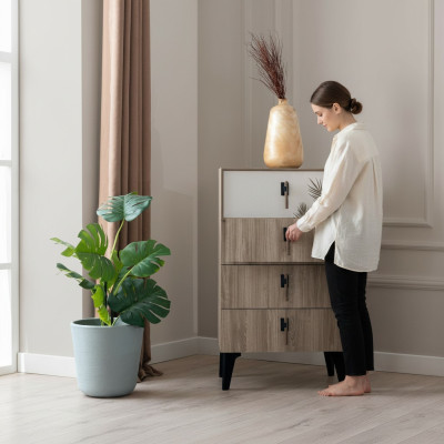 Muebles de dormitorio Cómoda alta de color marrón claro con 4 puertas de diseño.