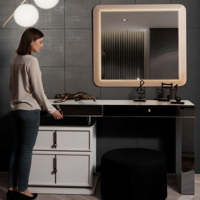 Set de tocador blanco con espejo rectangular de diseñador y taburete acolchado de 3 piezas.