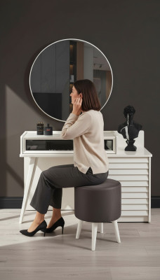 Mesa de tocador blanca con cajones, sillón redondo, consola, lujo, taburete tapizado, 3 piezas