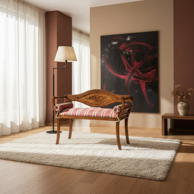 Elegante banco hecho a mano con respaldo decorativo.