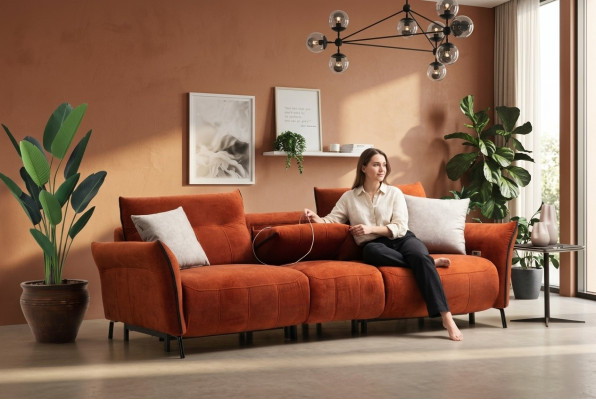 Sofá de cuatro plazas de lujo, diseñador de salón moderno y nuevo.