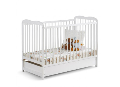 Camas para niños de diseño moderno, camas blancas, habitación infantil recién amueblada.