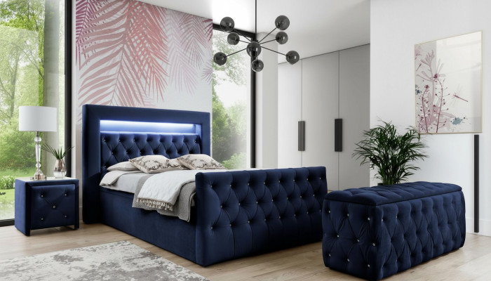 Muebles de dormitorio Chesterfield azul oscuro con cama doble LED y mesitas de noche.