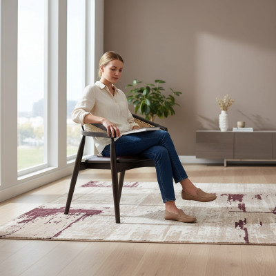 Diseño de silla con reposabrazos marrón, silla de madera nueva, mobiliario de comedor.