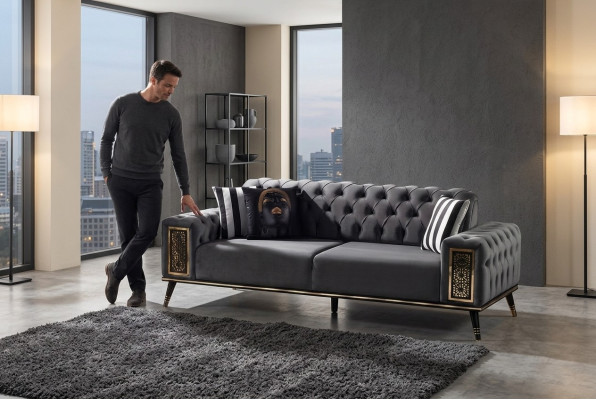 Chesterfield Tres plazas en negro y dorado, mueble de lujo para la sala de estar.