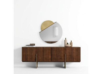 Conjunto de comedor de lujo compuesto por aparador y espejo en color marrón.