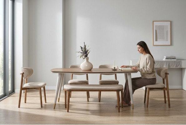 Elegante conjunto compuesto por mesa de comedor y 4 sillas + banco en tono beige para comedor.