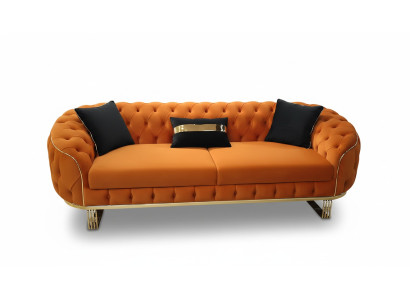 Elegante sofá de 3 plazas Chesterfield moderno en color naranja para la sala de estar.