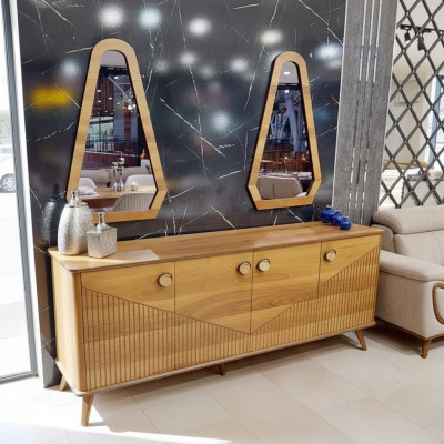 Elegante aparador marrón de lujo de 4 puertas de madera, muebles de madera robustos.