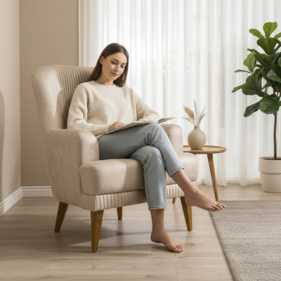 Sillón de diseño beige de una plaza para sala de estar, asiento tapizado con estilo.