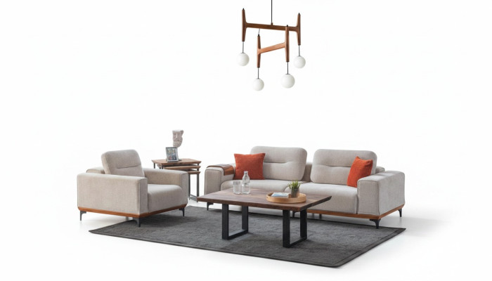 Conjunto de sofá blanco de tres plazas con cojines, sillón, mesa de centro y mesas auxiliares.