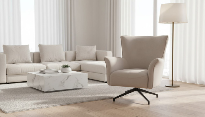 Sillón de diseño individual de salón en color beige con reposabrazos de relax y patas de metal.