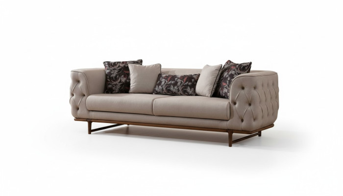 Sofás de tres plazas de lujo en color beige claro Chesterfield, elegantes y acolchados.
