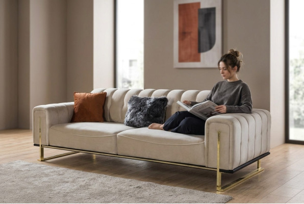 Sofá de 3 plazas moderno en color beige, de 240 cm de tamaño para la sala de estar de lujo.