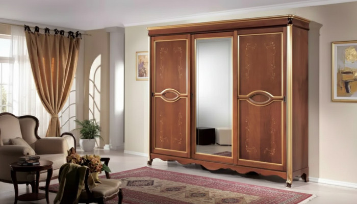 Armario de madera maciza clásico marrón con espejo para el dormitorio.