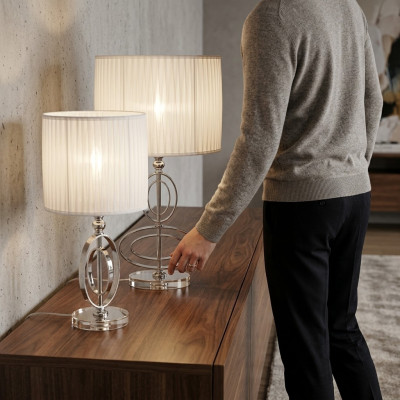 Lámpara de mesa clásica con candelabro de cristal