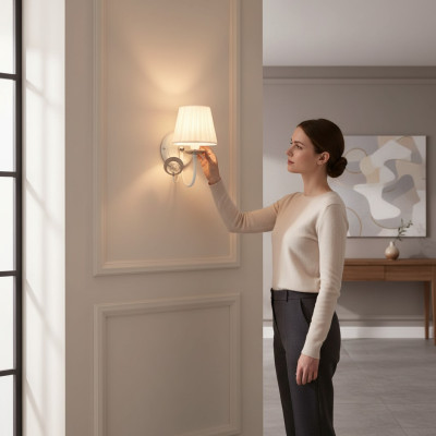 Candelabro de pared blanco, lámpara de lujo de diseñador, candelabro de estilo clásico.