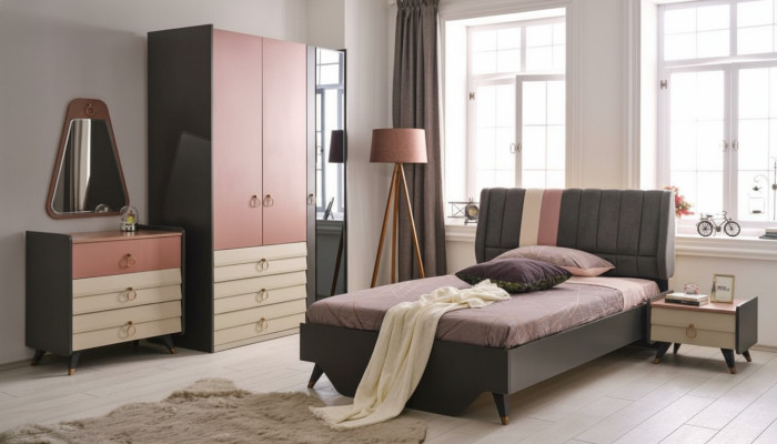 Juego de dormitorio de lujo con cama, mesita de noche, armario, cómoda y espejo nuevo.