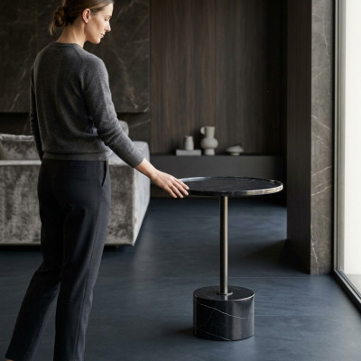 Elegante mesa auxiliar negra, mesa de centro, cómoda de dormitorio, mesas.