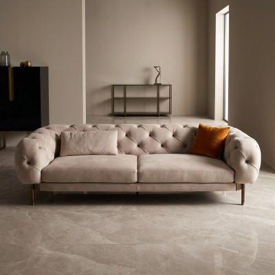 Sofá de 3 plazas de lujo en beige, diseño de sofás con tapizado de cuero artificial nuevo y moderno.