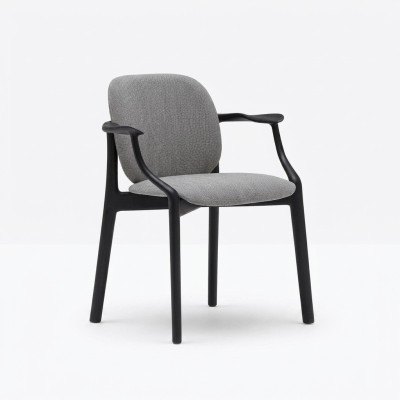 Silla de comedor gris diseñada, marco de madera, silla con apoyabrazos, muebles tapizados.