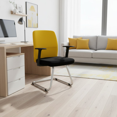 Sillas tapizadas de lujo modernas amarillas. Muebles de diseñador, tela, sillón nuevo.