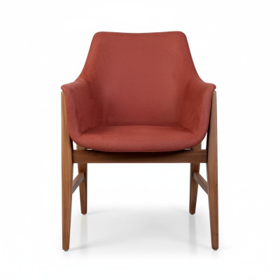 Moderno sillón de tela tapizada de diseño color marrón-rojo para una persona.