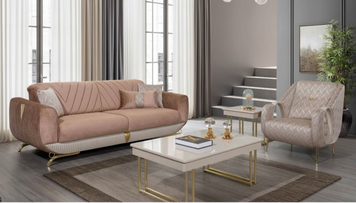 Conjunto de sala de estar beige de lujo, sillón de tres plazas con tapizado y mesa auxiliar.