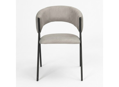 Silla de comedor de color gris claro, asiento acolchado del diseñador, armazón de metal, de una plaza.