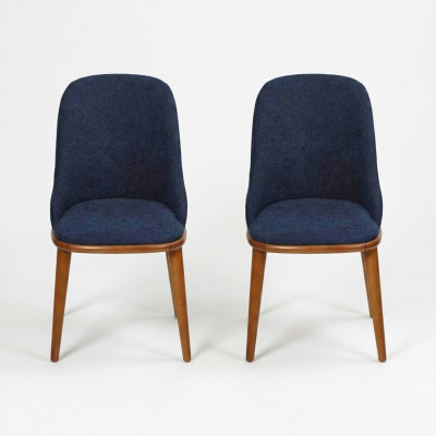Elegantes conjunto de sillas azules para comedor. Diseño de mobiliario de diseñador.
