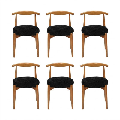 Comedor de lujo de madera con 6 sillas marrones sin apoyabrazos diseño de silla acolchada.