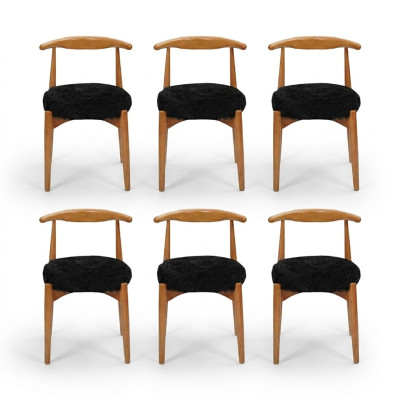 Comedor de lujo de madera con 6 sillas marrones sin apoyabrazos diseño de silla acolchada.