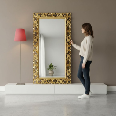 Espejo de diseño clásico con marco de madera de lujo para la sala de estar.