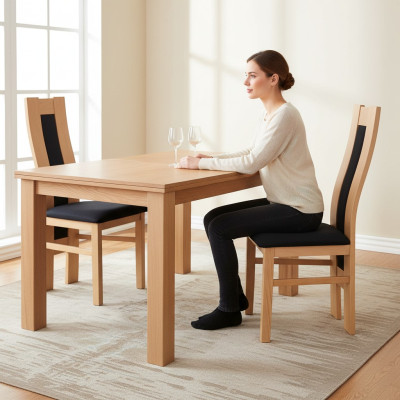 Silla clásica diseñada en marrón, silla de madera para comedor, muebles de lujo.