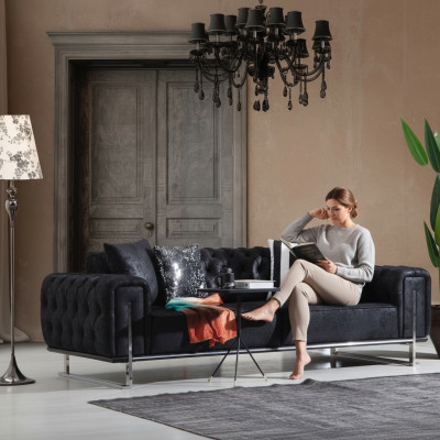 Sofá de tres plazas diseño Chesterfield de lujo para salón.