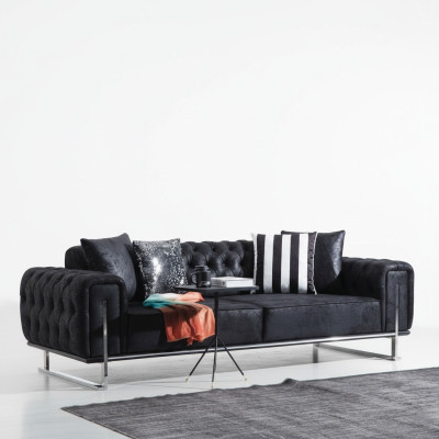 Sofá de tres plazas diseño Chesterfield de lujo para salón.
