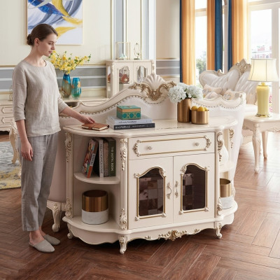 Aparador en la sala de estar muebles clásicos para la decoración interior.