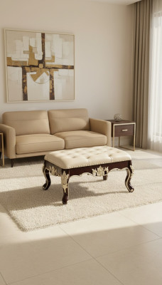 Taburete en el dormitorio de un nuevo y lujoso Chesterfield blanco perla.