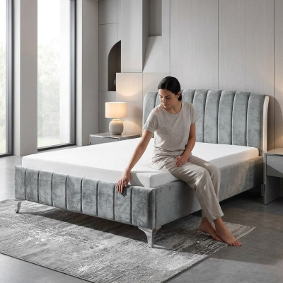 Dormitorio de lujo con cama doble gris, camas de madera, estructura de cama.