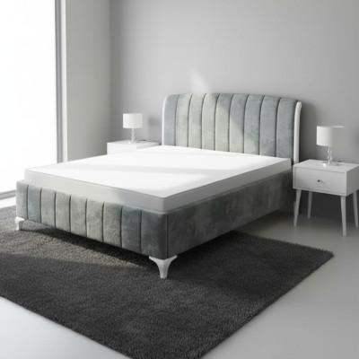 Dormitorio de lujo con cama doble gris, camas de madera, estructura de cama.