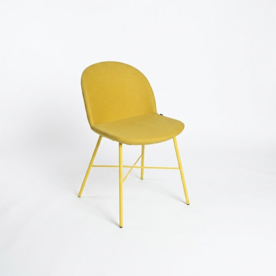 Silla de comedor de diseñador amarilla con reposabrazos para salón muebles de lujo.