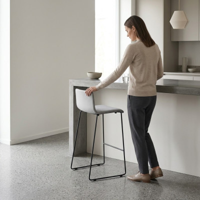 Taburete alto de bar gris claro Lujo Sillas Tapizado Muebles de diseñador Estilo