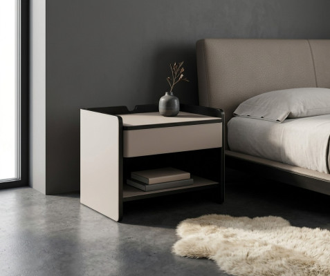 Mesa de noche de dormitorio moderna de madera color beige de lujo.