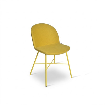Silla amarilla de comedor de lujo con tela de diseñador.