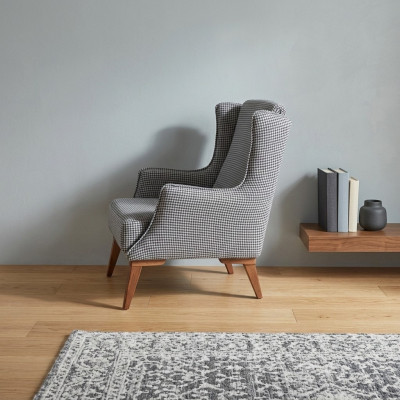 Silla de salón moderna a cuadros gris.