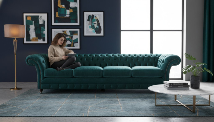 Sofá de cuatro plazas Chesterfield para sala de estar de Neu Design.
