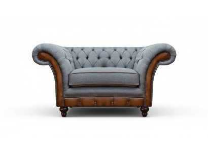 Chesterfield Sillón de tela gris claro Diseñador de muebles de tela.