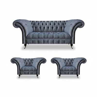 Conjunto Chesterfield de tapicería gris, muebles 2 sillones reclinables y sofá de tres plazas.